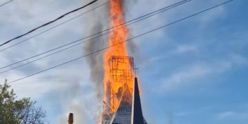Biserica greco-catolică de lemn din Șurdești, cuprinsă de flăcări