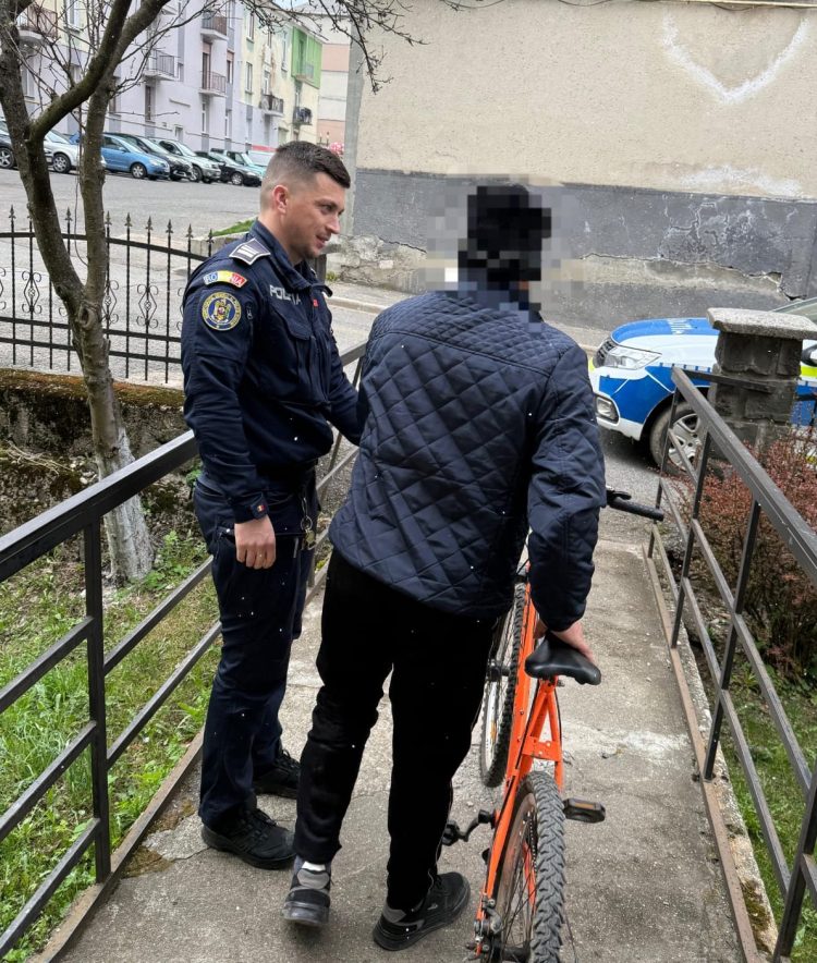 Polițiștii din Cavnic au găsit o bicicletă furată și au returnat-o proprietarului
