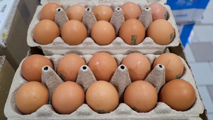 Alertă înainte de Paște. Aproximativ 1,5 milioane de ouă ar putea fi contaminate cu salmonella