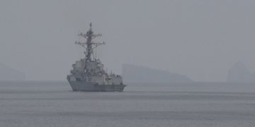 SUA deschid Strâmtoarea Ormuz. Două nave militare au început operațiunile de deminare