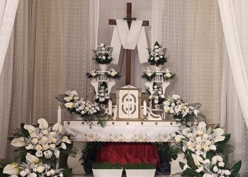 Mâine, Sâmbăta Mare, zi de reculegere pentru creștinii romano-catolici. Liturghia Învierii de la Biserica romano-catolică „Sfânta Treime” din Baia Mare, transmisă la Maria TV