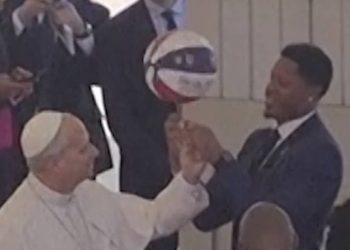 Papa Leon al XIV-lea a primit o lecţie de baschet de la echipa Harlem Globetrotters, la Vatican