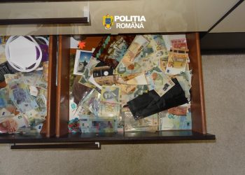 Descinderi în mai multe localități din Maramureș – Bani, articole pirotehnice și o arbaletă ridicate, opt persoane reținute