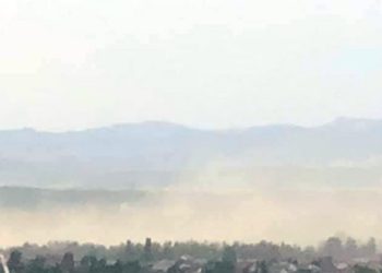 Nor de praf peste Baia Mare – Vântul aduce steril din iazul Tăuții de Sus spre zonele locuite – VIDEO