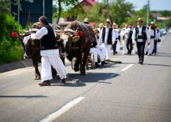 Udătoriul din Șurdești, în a doua zi de Paște la Biserica de lemn „Sfinții Arhangheli Mihail și Gavril”