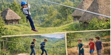 Aventură cu tiroliană, obstacole și provocări daco-spartane la Muzeul Satului din Baia Mare