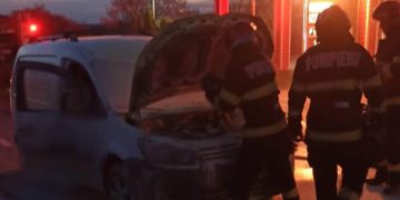Autoutilitară distrusă de flăcări pe DN18, în Pasul Hera