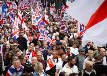 Tensiuni la Londra: Zeci de mii de naționaliști protestează