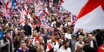 Tensiuni la Londra: Zeci de mii de naționaliști protestează