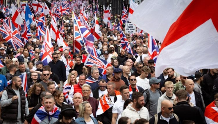 Tensiuni la Londra: Zeci de mii de naționaliști protestează