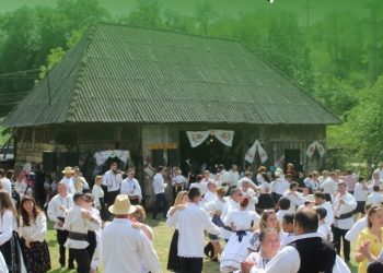 „Danț la șură” revine la Vărai pe 31 mai. Joc, muzică tradițională și voie bună la ediția a VI-a