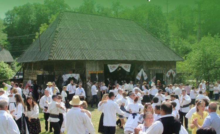 „Danț la șură” revine la Vărai pe 31 mai. Joc, muzică tradițională și voie bună la ediția a VI-a