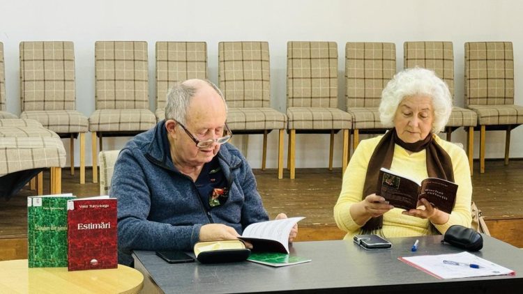 Întâlnire literară la CASPEV: seniorii băimăreni, inspirați de puterea cuvântului scris