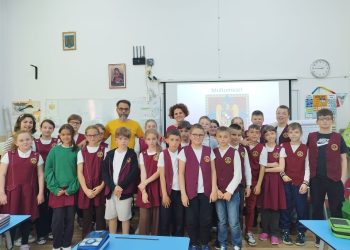 Lecție de istorie „ieșită din bibliotecă”: perioada interbelică adusă mai aproape de elevii din Firiza