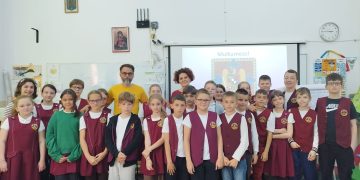 Lecție de istorie „ieșită din bibliotecă”: perioada interbelică adusă mai aproape de elevii din Firiza
