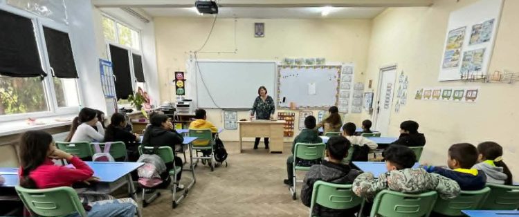 „Cele patru colțuri”, covorul povestitor care a adus lectura mai aproape de elevii băimăreni