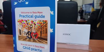 Primul ghid practic bilingv pentru migranți, lansat la Baia Mare cu sprijinul ASSOC