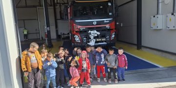 Lecție interactivă pentru copiii Centrului Comunitar Multifuncțional, la Aeroportul Internațional Maramureș