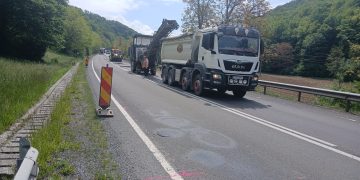 Reparații asfaltice pe DN 1C, în zona Valea Chioarului