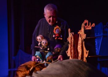Secția Păpuși a Teatrului Municipal Baia Mare își mută spectacolele în Sala Studio