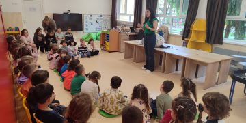 „Covoarele povestitoare” au adus bucurie și imaginație preșcolarilor băimăreni
