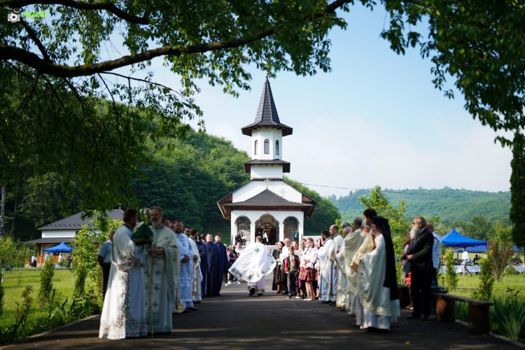 Hramul Mănăstirii Breaza, un moment de rugăciune și tradiție în inima Maramureșului