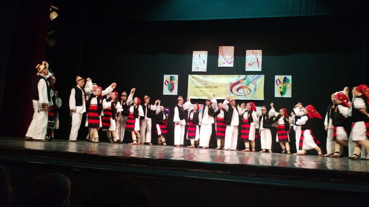 Premiul I pentru Ansamblul „Hori și Joc” al Palatului Copiilor Baia Mare la concursul „Magia Artelor”