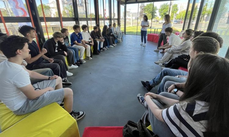 Baia Mare spune NU drogurilor – Sute de elevi implicați într-o campanie de conștientizare