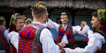 „Lada de zestre” – spectacol dedicat portului tradițional, la Baia Mare