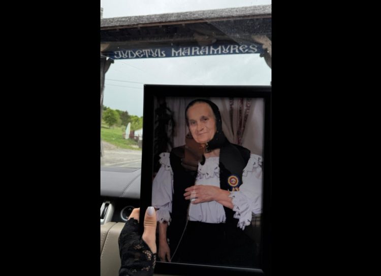 Durere fără margini pentru Vlăduța Lupău. Artista și-a pierdut străbunica din Maramureș