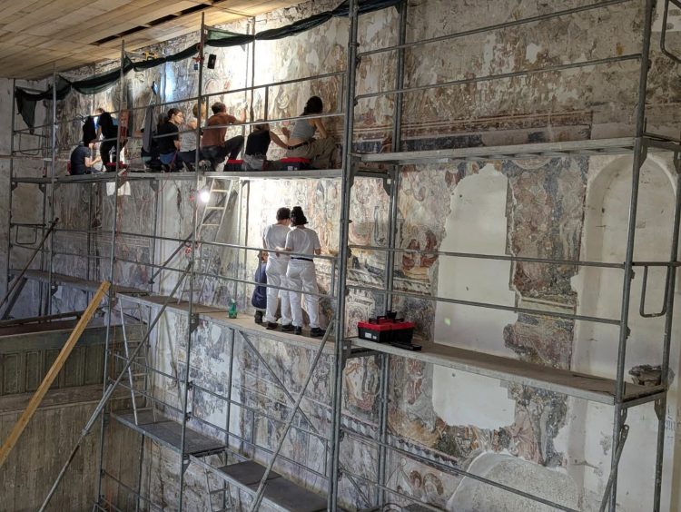 Studenți din șapte țări vor restaura cea mai mare frescă medievală din Transilvania