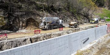 Lucrările de modernizare a drumului Valea Râului din Vișeu de Sus intră într-o etapă importantă