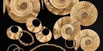Expoziție-eveniment la Sighet – „Comori din Epoca Bronzului – Tezaurul de la Sarasău”