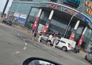 Accident în zona unui centru comercial din Baia Mare