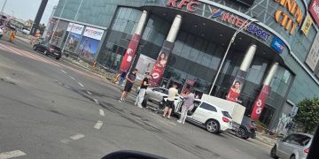 Accident în parcarea unui centru comercial din Baia Mare