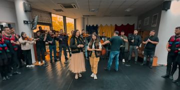 Spectacol aniversar la Sighet: Ansamblul „Transilvania” aduce folclorul în Grădina Morii