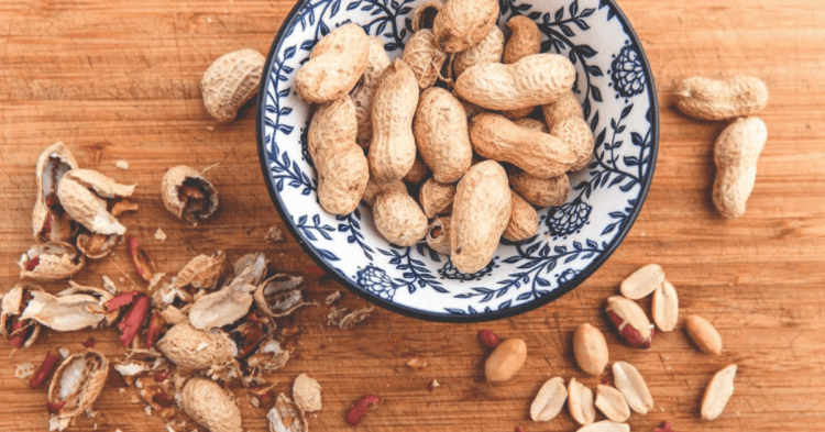 Atenție, încă o alertă alimentară! Mai multe sortimente de arahide contaminate cu aflatoxine, retrase de la raft