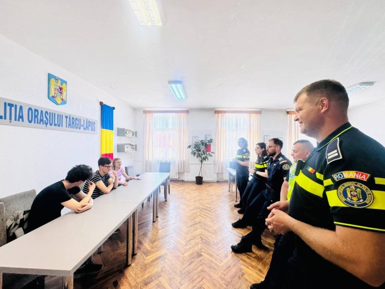 Polițiștii din Târgu Lăpuș, întâlnire emoționantă cu copiii din Centrul pentru Tinerii Autiști