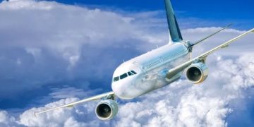 Mii de zboruri anulate la nivel mondial după explozia prețului combustibilului pentru avioane