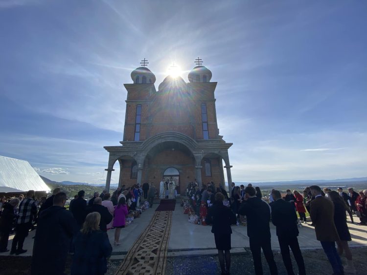 Târnosirea bisericii din Tăuții Măgherăuș – zi de sărbătoare pentru întreaga comunitate