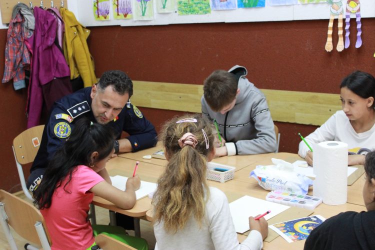 Comunitatea din Târgu Lăpuș, invitată să descopere trăirile copiilor prin artă și dialog