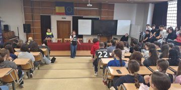 Activitate preventivă la Colegiul „Gheorghe Șincai” privind traficul de persoane
