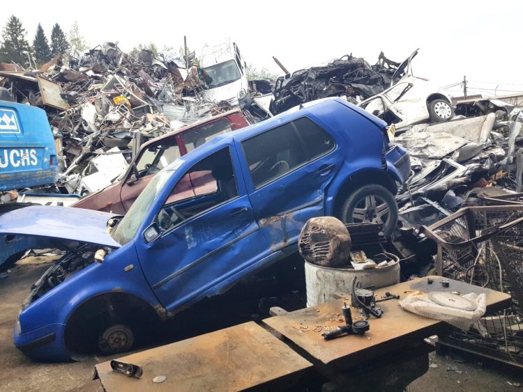 Verificări de amploare la firmele de fier vechi și dezmembrări auto: mai multe nereguli constatate