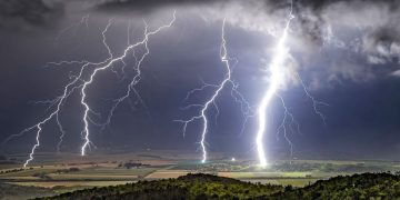 Alertă meteo pentru Maramureș – Ploi torențiale, vijelii și grindină în următoarele zile