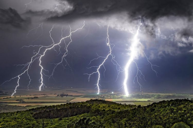 Alertă meteo pentru Maramureș – Ploi torențiale, vijelii și grindină în următoarele zile
