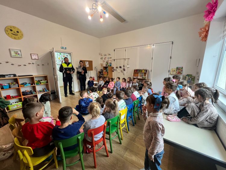Polițiștii îi învață pe copiii din Sighet și Baia Sprie regulile siguranței