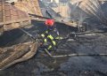 Incendiu cu risc major la Sarasău, autospeciale din trei județe intervin la fața locului