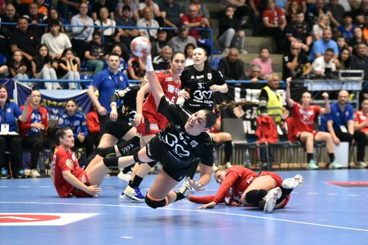 Fetele de la Minaur vor juca finala mică împotriva Craiovei
