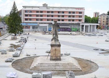 Restricțiile de circulație din zona Pieței Revoluției, prelungite până la finalul lunii mai