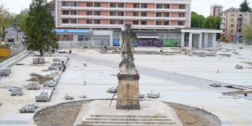 Restricțiile de circulație din zona Pieței Revoluției, prelungite până la finalul lunii mai